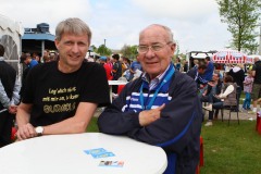 Kommt seit Jahren nach Oetinghausen: Joerg Holle (l) vom ATSV Espelkamp und Organisator Heinz-Hermann Rieke