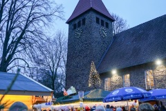 Weihnachtsstimmung auf dem Oetinghauser Kirchplatz