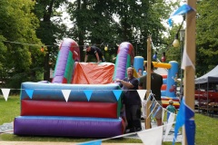 Die Kids hatten auf der Hüpfburg und Hindernisbahn vom Spielmobil "Der rasende Falke" ihren Spaß