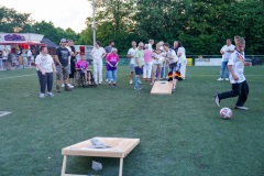 Sportlich: Neben Fußball und Party wurde gemeinsam Cornhole gespielt.