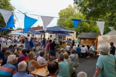 Bei der Tombola war der Kirchplatz wieder gut besucht.